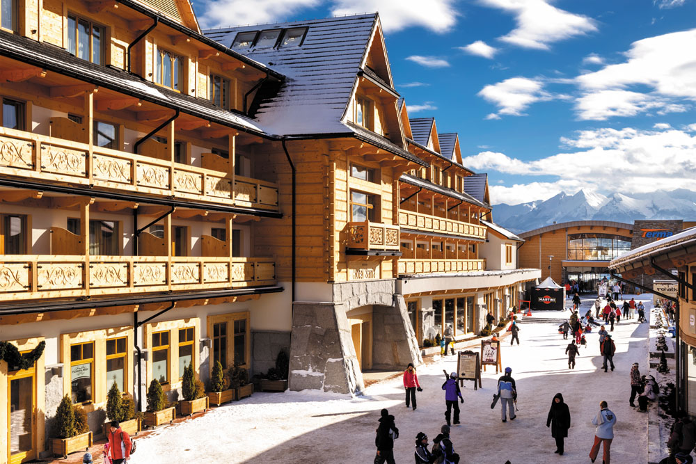 Hotel Bania doskonale nadaje się na wyjazd rodzinny czy relaks z przyjaciółmi o każdej porze roku. Hotel Bania Thermal & Ski zimą